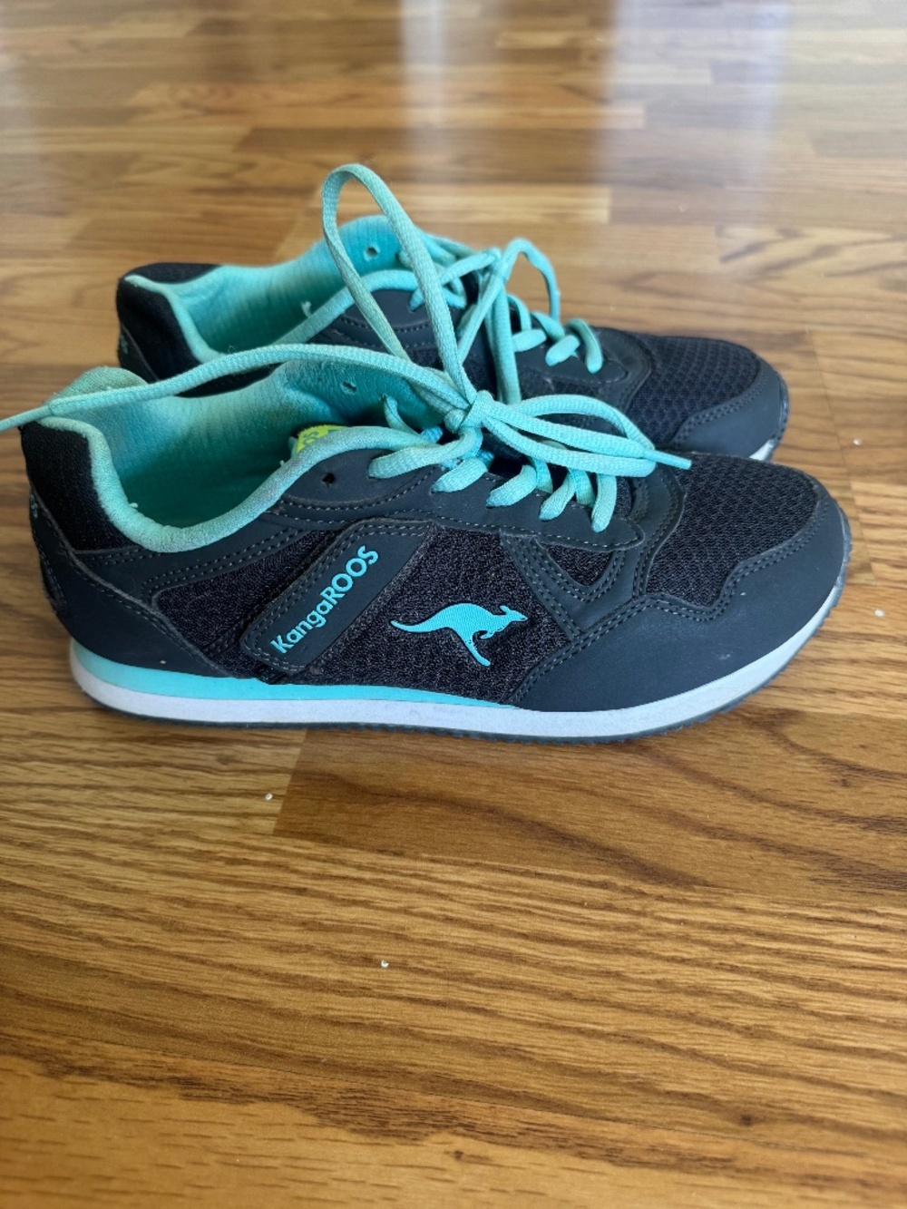 KangaRoos size 7